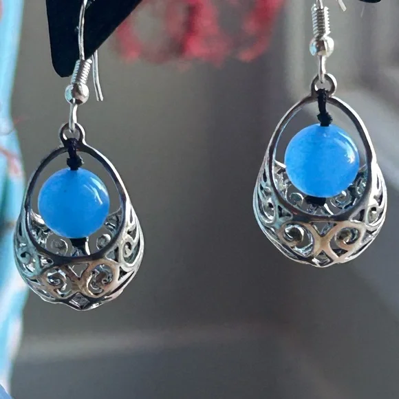 💙Chic Silver & Blue Filigree Earrings - Picture 2 of 5